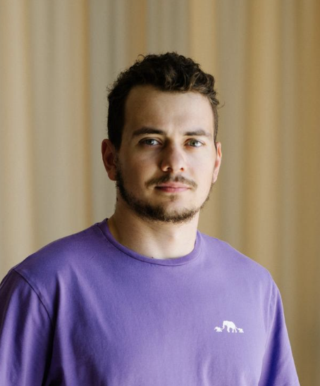 Артем Стопневич